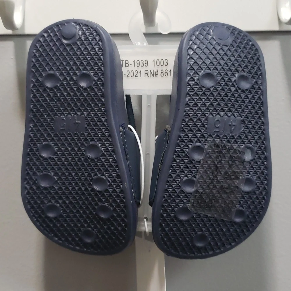 Capelli New York NWT Boys Shark Design Sandals, 4/5